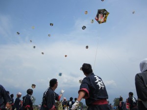 三条凧(いか)合戦